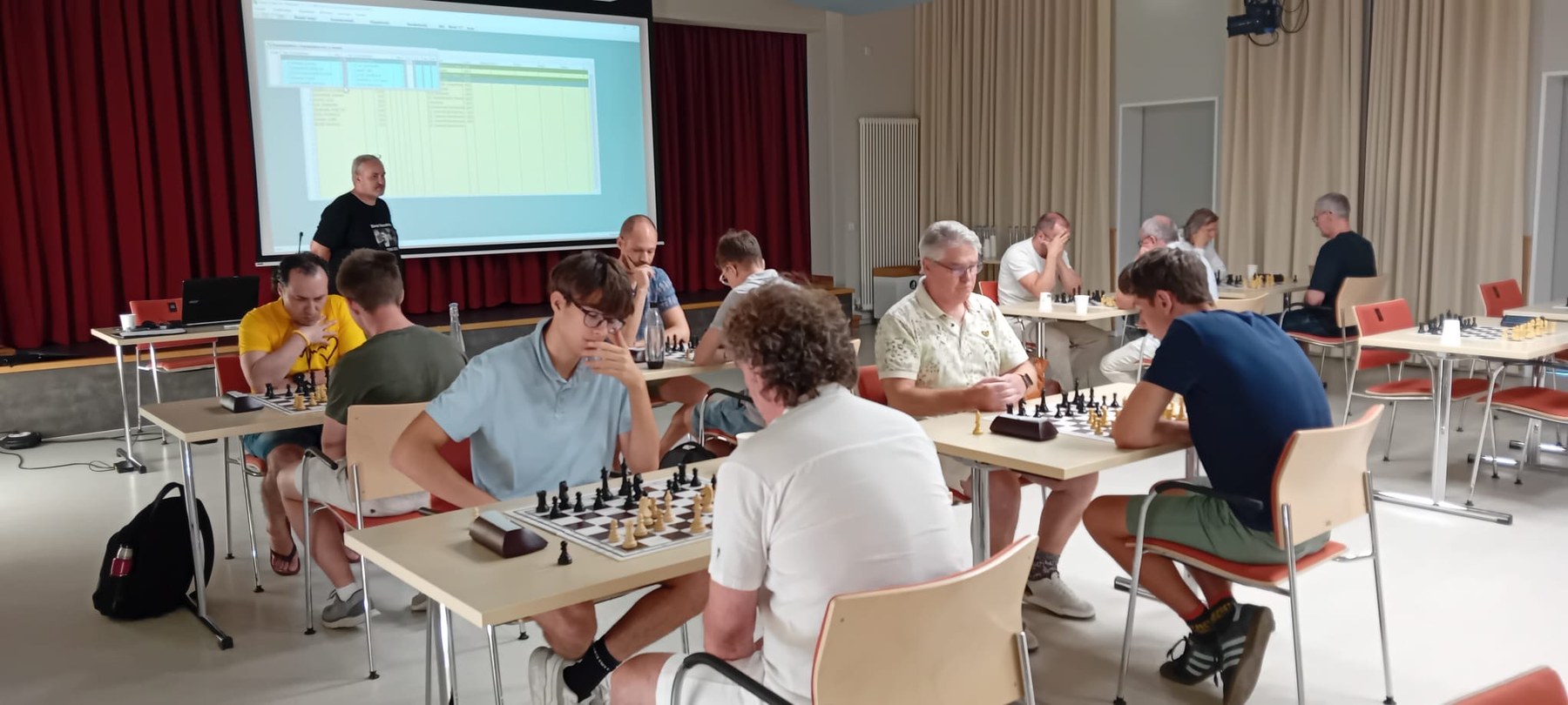 Rügen-Cup 2026: Turniersaal mit laufenden Partien
